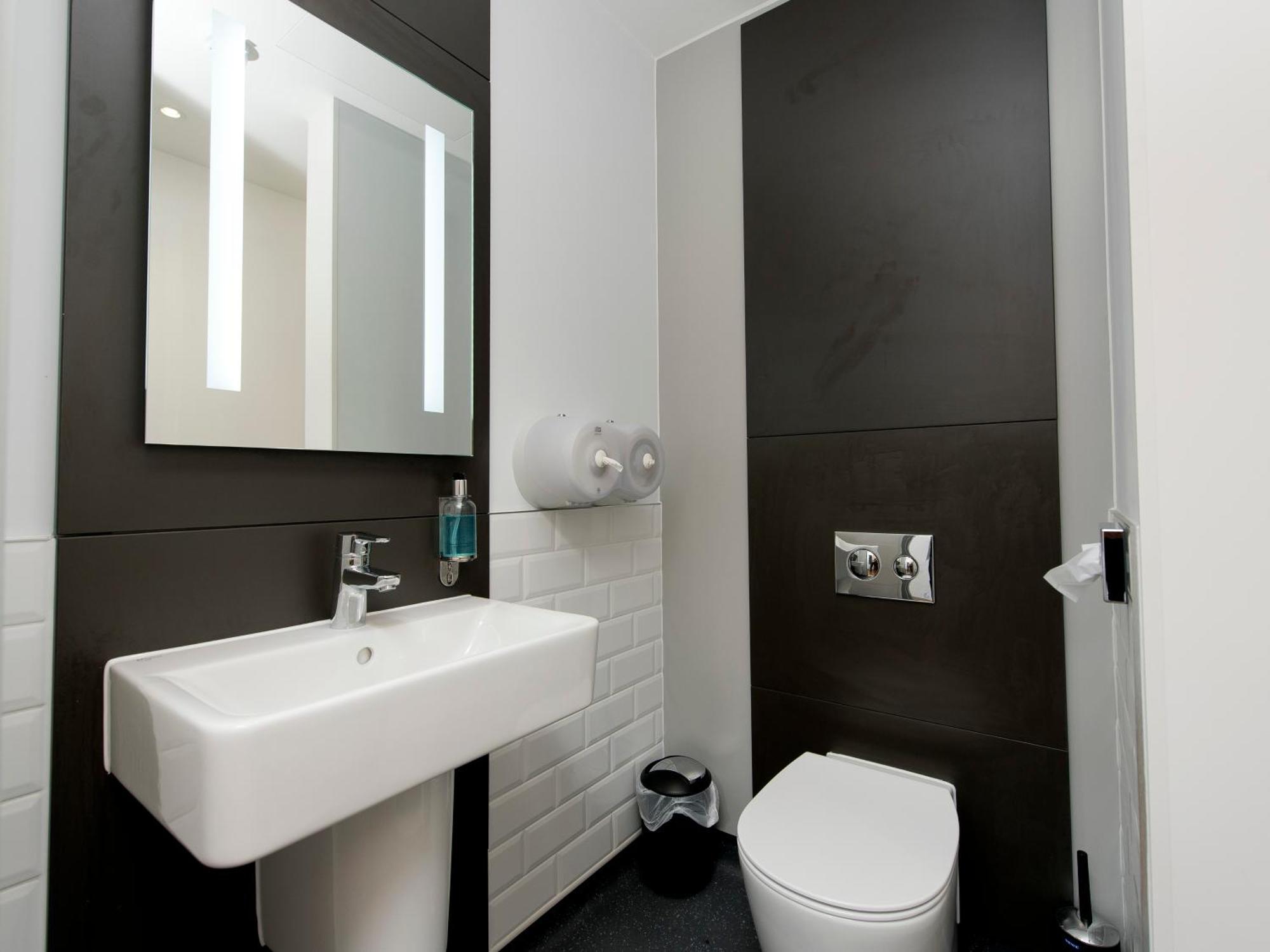 Quadruple Room with Private Bathroom