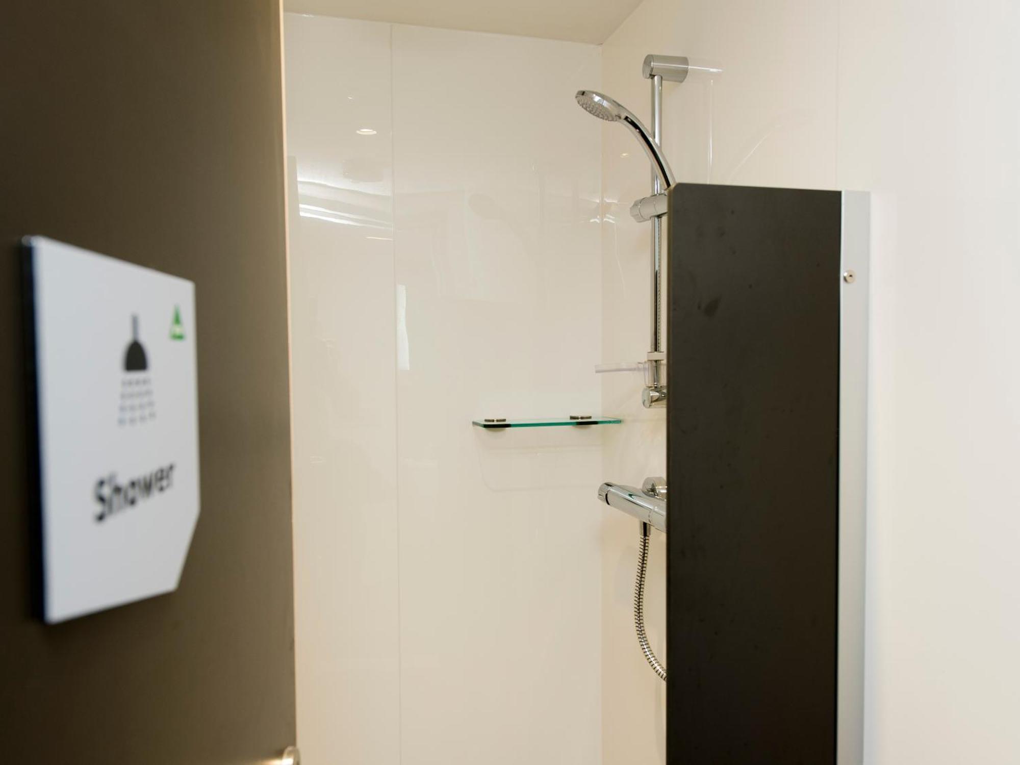 4 Bed Private Room Shared Bathroom